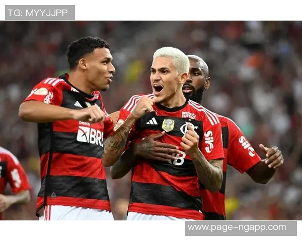 巴甲门将开球失误被对手偷袭瞬间引发全场哄笑